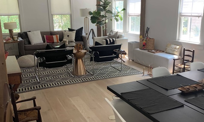 Village of Southampton House | Beachy Chic South of the Hwy in SH Village just 3blks to shops, food and fun!🏖️