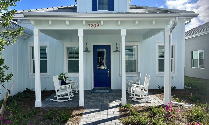 Naples Cottage | Beachy cottage just minutes from Downtown Naples and the beaches!