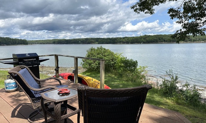 Brunswick Cottage | Beachy Vibes Only ! Updated Oceanfront Gem for 2