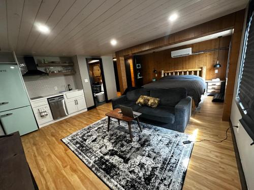 Beamsville Hotel | Beamsville Modern Rustic Suites