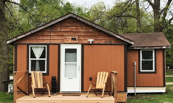Federal Dam Cabin | Bear Den Cabin - 3 blocks from the iconic Federal Dam and Leech Lake!