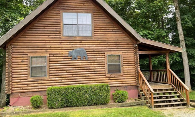 Byrdstown House | Bear Necessities located near East Port Marina & Dale Hollow