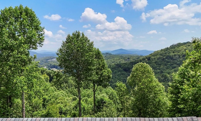 Boone Ski Chalet | Bear Trail-Open for Bookings! Views, Hot Tub, Pool Table