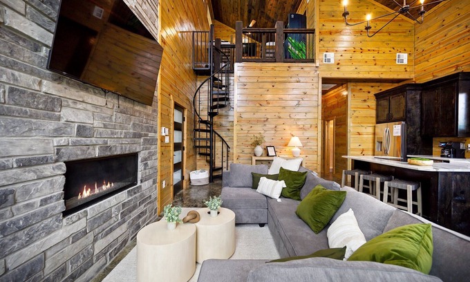 Broken Bow Cabin | Bearly Creekin' Stay for 14!