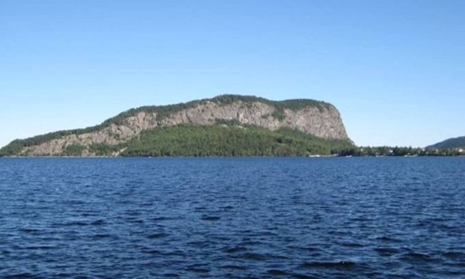 Northwest Piscataquis Bed & Breakfast | Bears Den Lodge B & B Room 4