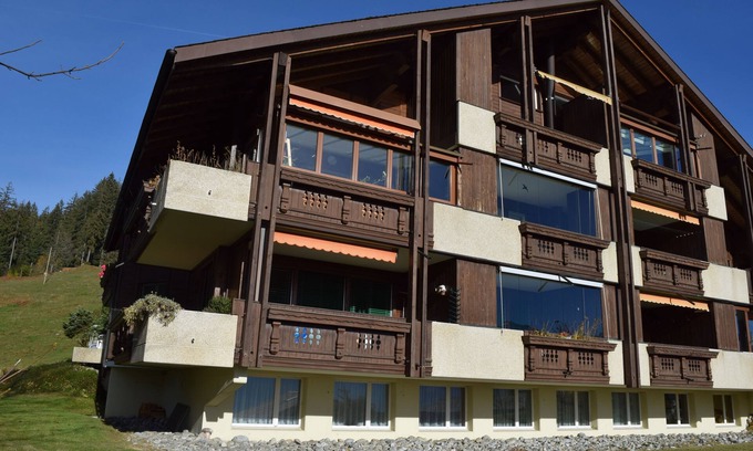 Central Interlaken Apartment | Beatenberg, large, quiet 1 room apartment Wi-Fi/WLAN, balcony, view