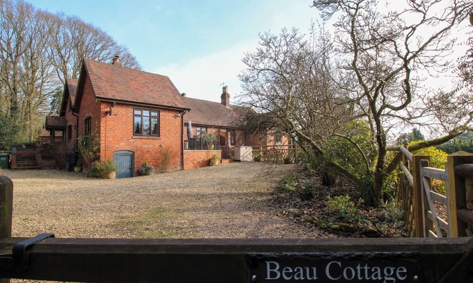 Bewdley Cottage | BEAU COTTAGE, pet friendly, character holiday cottage in Bewdley