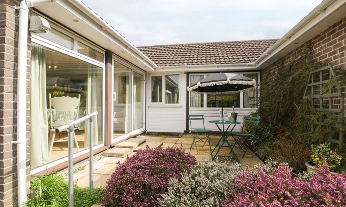 Cerne Abbas Cottage | BEAU HIDEAWAY, family friendly, with a garden in Cerne Abbas