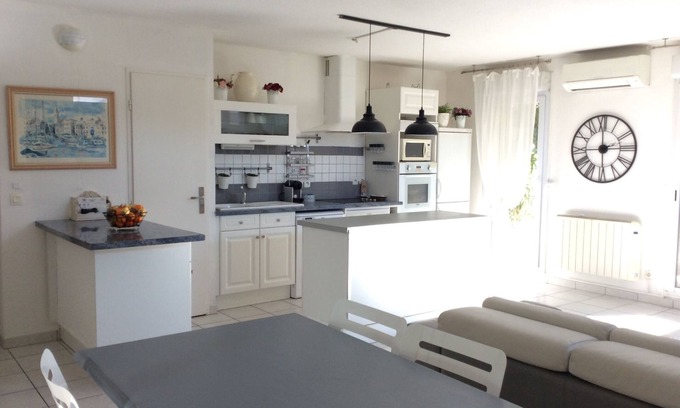 Les Caillols Apartment | Beau T3. 75 m2 in Marseille 10 minutes from the beaches