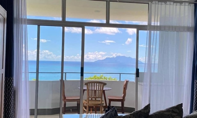 Mare Anglaise Apartment | Beau Vallon Studios