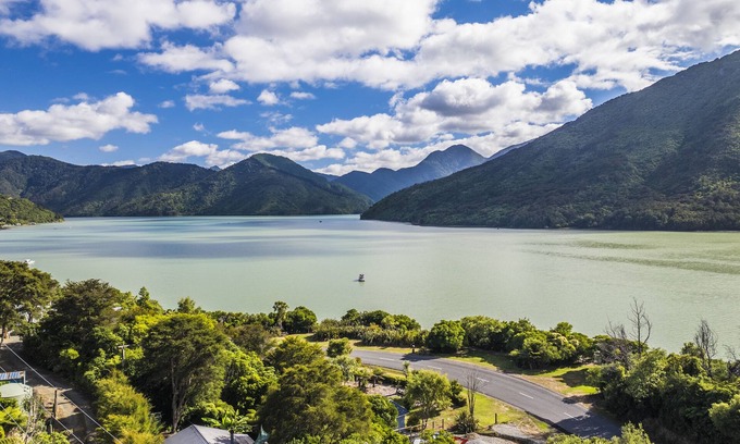 Havelock House | Beau Views - Marlborough Holiday Home