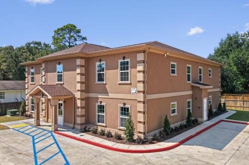 D'Iberville Apartment | Beaujolais Villas