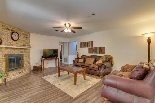 Beaumont House | Beaumont Rental Home about 2 Mi to Gulf Terrace Park!