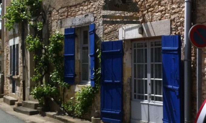 Cubjac Cottage | Beautiful holiday home for 3 to 4 people in a small village on the river.