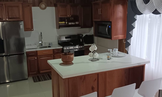 Buenos Aires House | Beautiful house! family sized, 5 minutes from downtown Santa Elena