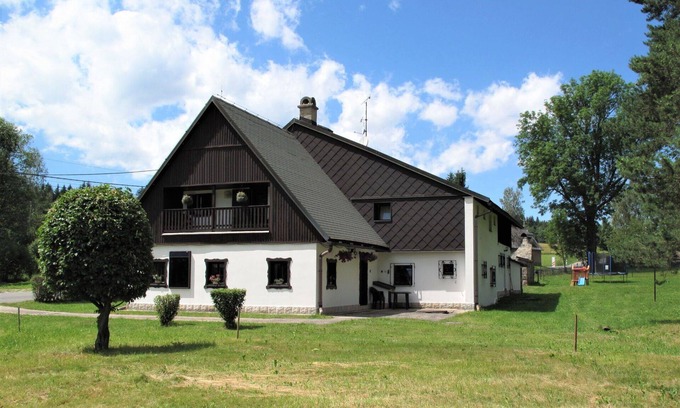 Jivka Villa | Beautiful private villa for 21 people with WIFI, TV, patio and parking