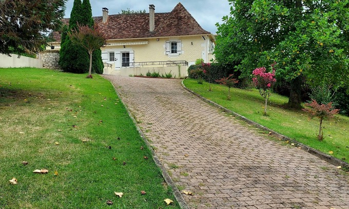 Maurens Villa | Beautiful Perigourdine near Bergerac, a breath of fresh air in the forest.