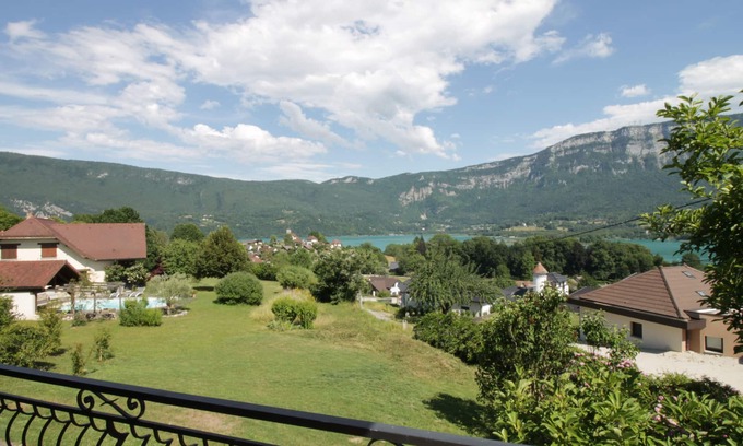 Saint-Alban-de-Montbel Villa | Beautiful villa on the slopes of Lake Aiguebelette!
