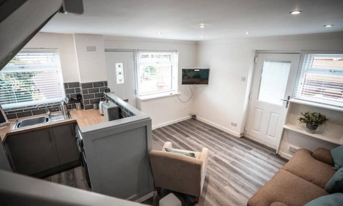 Prestatyn Apartment | Beautiful 1 bed house in Prestatyn Garden/Parking.