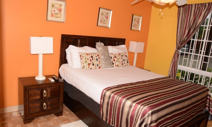 St.Bran's Burg Condo | Beautiful 1 BR Beach View Apartment, Gated, Serene.