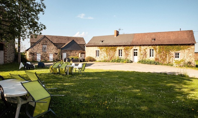 Gennes-sur-Glaize House | Beautiful 18th century farmhouse, recently renovated, with covered swimming pool