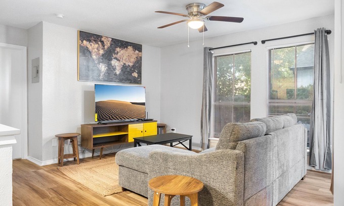 University Hills and Windsor Park Apartment | Beautiful 1BD/1BA in University Hills 4941