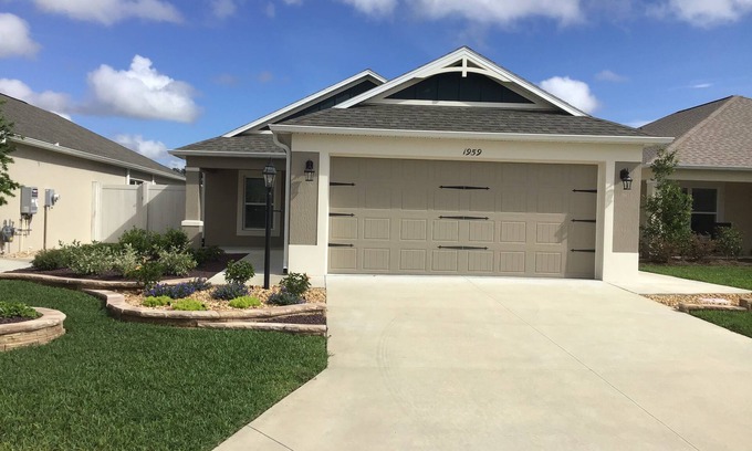 Wildwood House | Beautiful 2/2 Courtyard Villa Located in Linden Isle w/BBQ Grill & FREE WiFi!