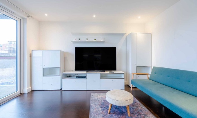 Woolwich Riverside Apartment | Beautiful 2-Bed Apartment in London