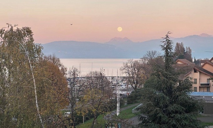 Evian-les-Bains Apartment | Beautiful 2-bedroom apartment in Evian-les-Bains with view of Lake Geneva