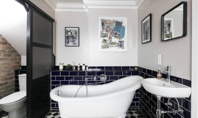 Downtown Johannesburg Apartment | Beautiful 2 bed Penthouse + Private Rooftop HotTub