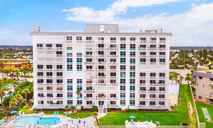 Glenwood Condo | Beautiful 2-Bedroom/2 -Bath Condo direct beachfront Ormond Beach