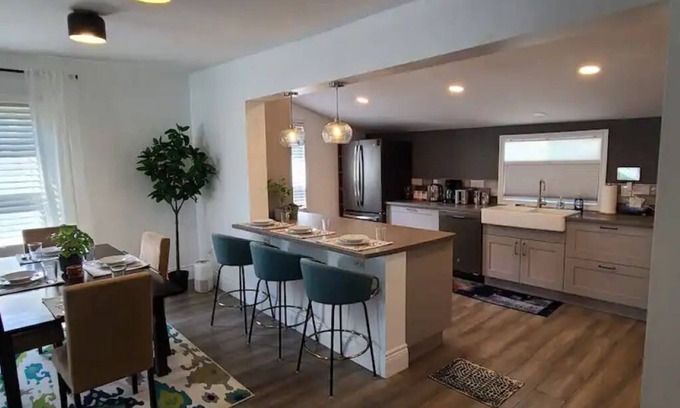 North Bay House | Beautiful 2 Bedroom Home in the Heart of North Bay