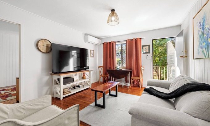 Camp Hill House | Beautiful 2 bedroom unit in prime location!