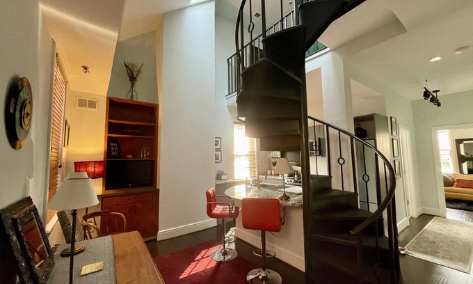 Old Town Alexandria House | Beautiful 2 Bedroom with Loft in Heart of Old Town—sleeps 6