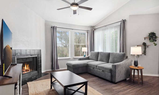 Coronado Hills Apartment | Beautiful 2BD/2BA in University Hills 4365