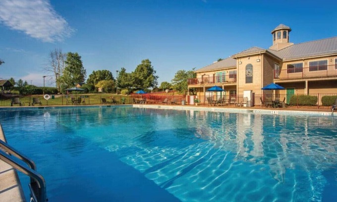 De Soto Condo | Beautiful 2BD condo in lakefront resort with lots of outdoor onsite activities