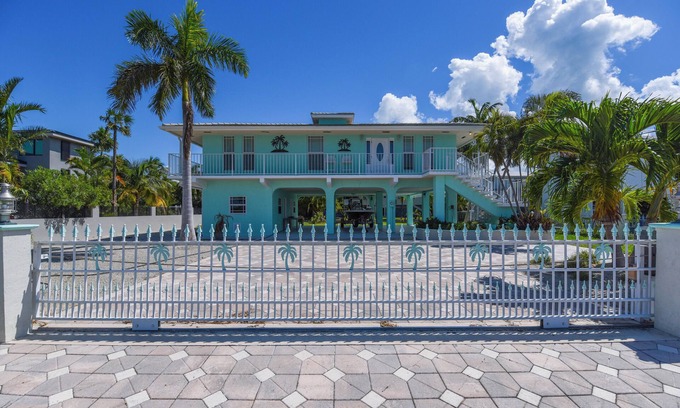 Big Coppitt Key House | Beautiful 3 bedroom 2 bath pool home with open water views