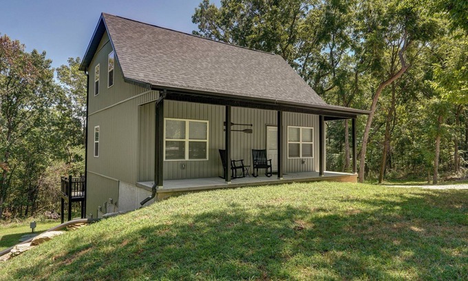 Umber View Heights Cabin | Beautiful 3 bedroom cabin in the woods close to the lake