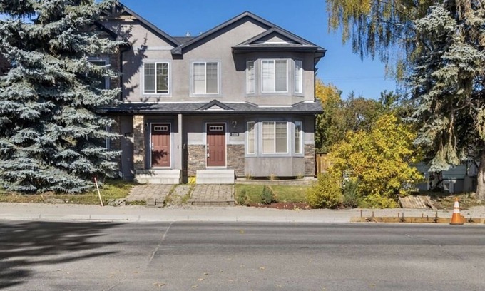 Banff Trail House | Beautiful 3 level duplex near Uofc and c-train station