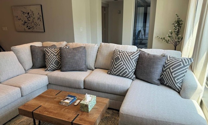 Downtown Halifax Apartment | Beautiful 3Bed/2Bath Apartment