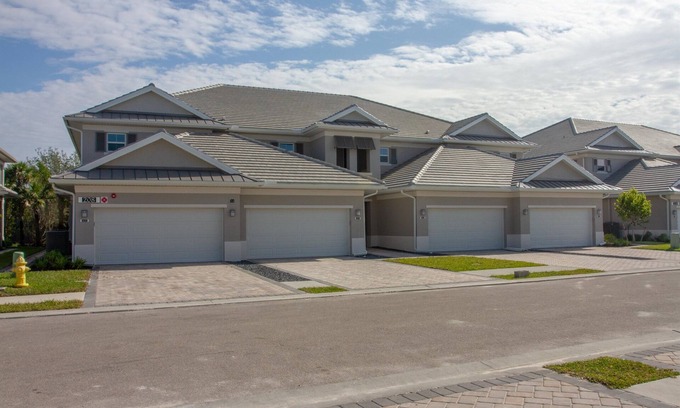 Naples Condo | Beautiful 3BR 2BA Grand Coach at Antilles Close to Marco Island