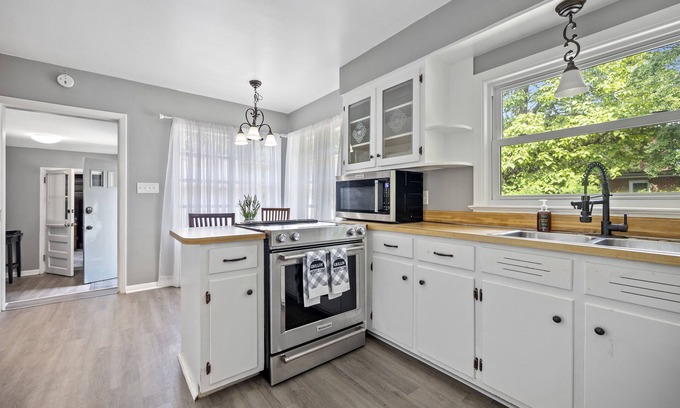 Newport News House | Beautiful 3BR/2Baths, minutes from Hampton University, peaceful, pet-friendly
