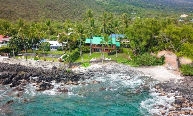 Honaunau-Napoopoo House | Beautiful 4 Br For 11 Beachfront Home!