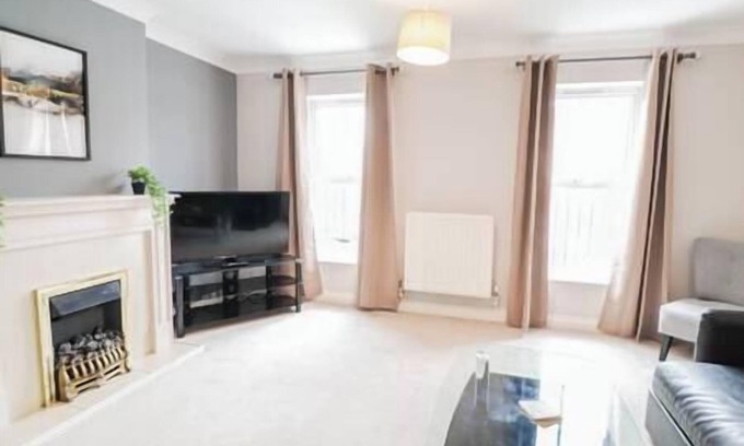 Brunel House | Beautiful 4 Bed House with FREE WIFI AND DRIVEWAY