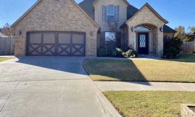 Moore House | Beautiful 4-bedroom home w/comfort & convenience