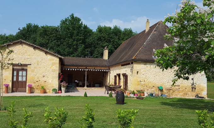 Lanquais Cottage | Beautiful 4* Stone Gite in the Dordogne