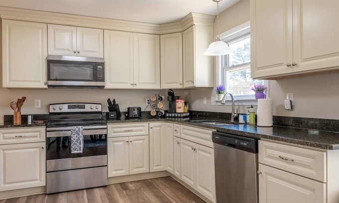 Portsmouth House | Beautiful 4bedroom vacation pool home, where relaxation & indulgence intertwine.