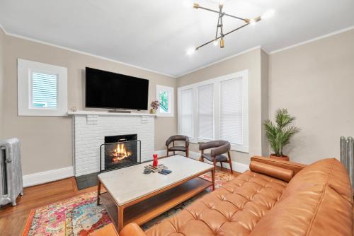 Springfield House | Beautiful 4BR 2 Bathroom House with Parking