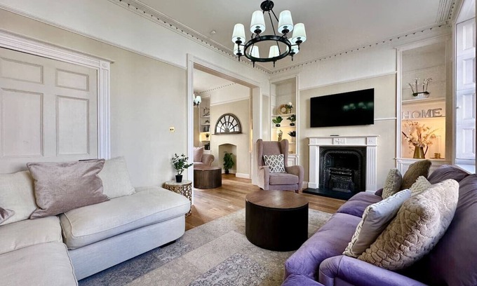 Montpellier House | Beautiful 5-Bed Regency Home in Montpellier