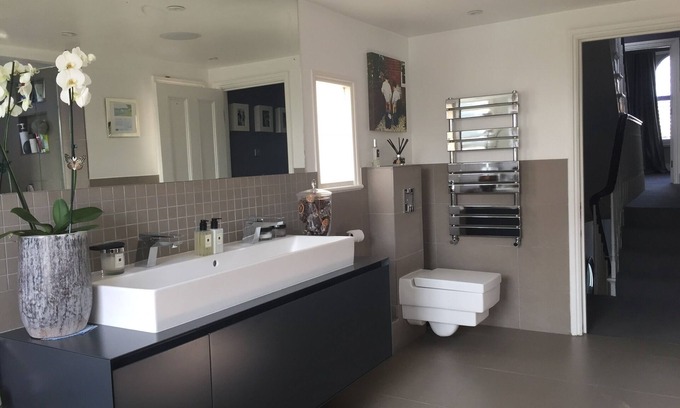 Larkhall House | Beautiful 5 bed home, 3 bath 3 reception room family house in Clapham,